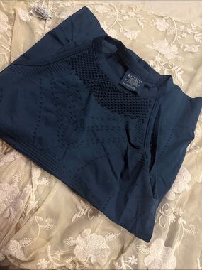 Athleta Navy Seamless Knit Crew Neck Sweater